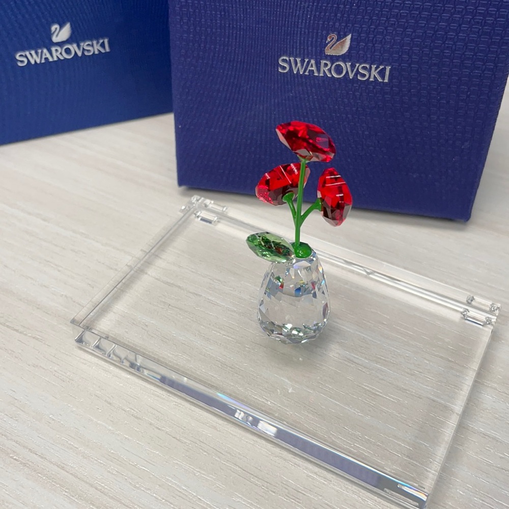 Swarovski ‘Flower Dreams - Hearts’ & crystal base